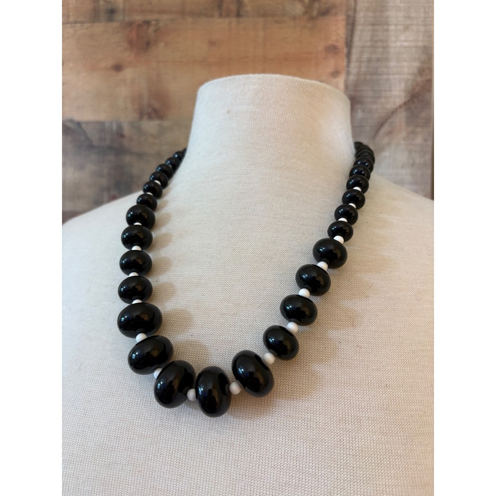 Vintage Black and White Graduated Beaded Necklace Chunky Mod Statement